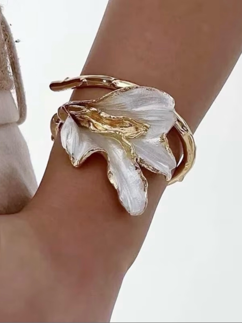 NEW! Calla Lily open Cuff Bracelet. Vintage Style Floral Cuff Bracelet 🌸 B1-62